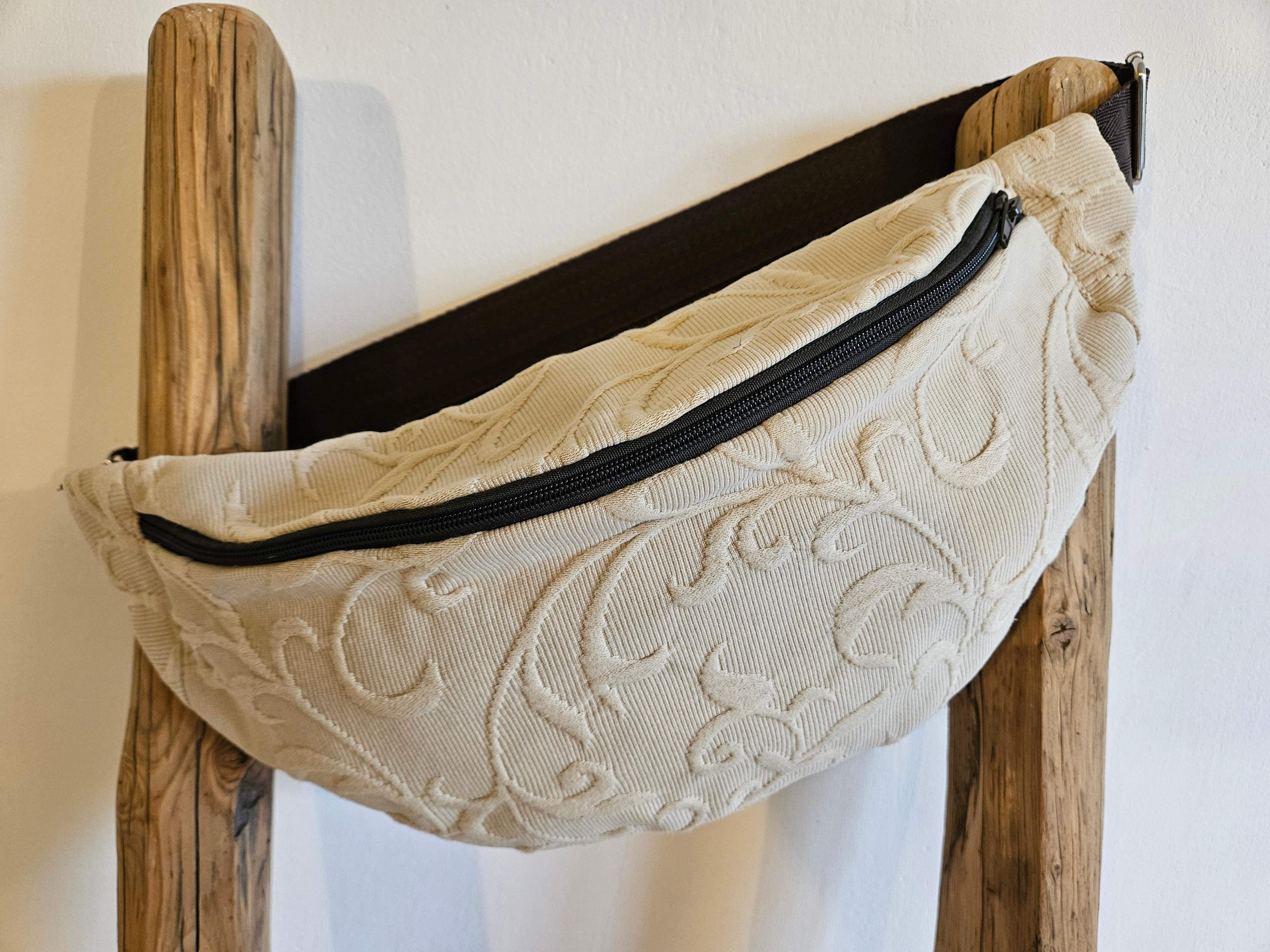 Nerka duża beżowa 0