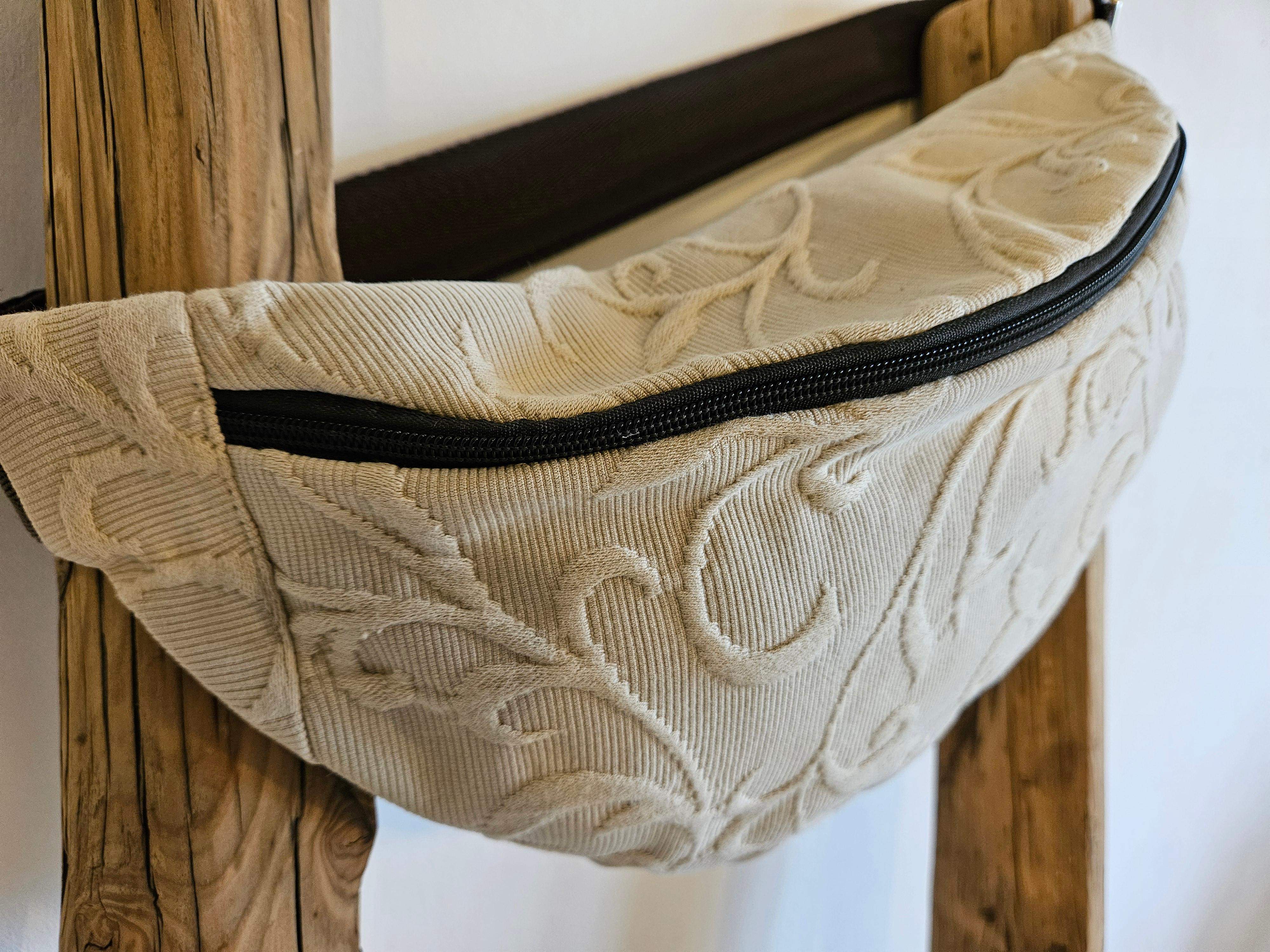 Nerka duża beżowa 1