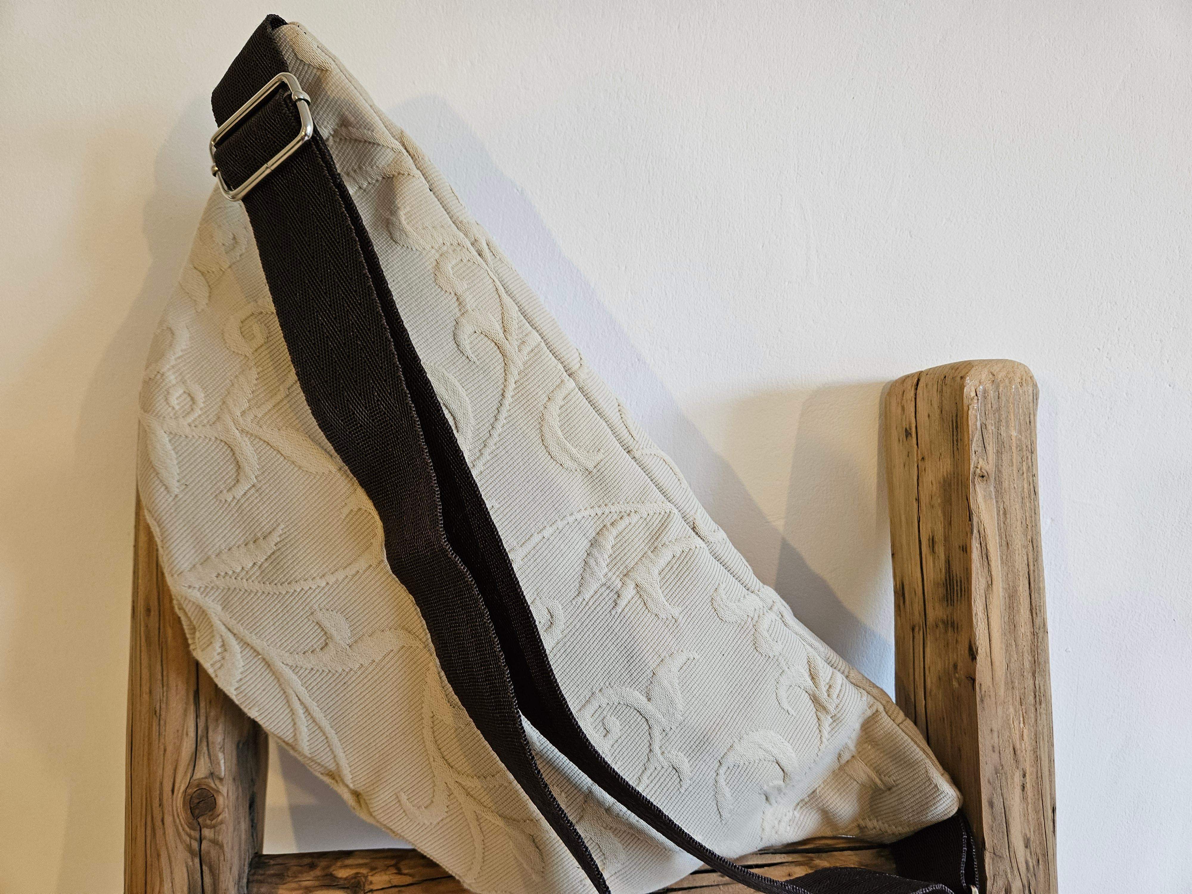 Nerka duża beżowa 2