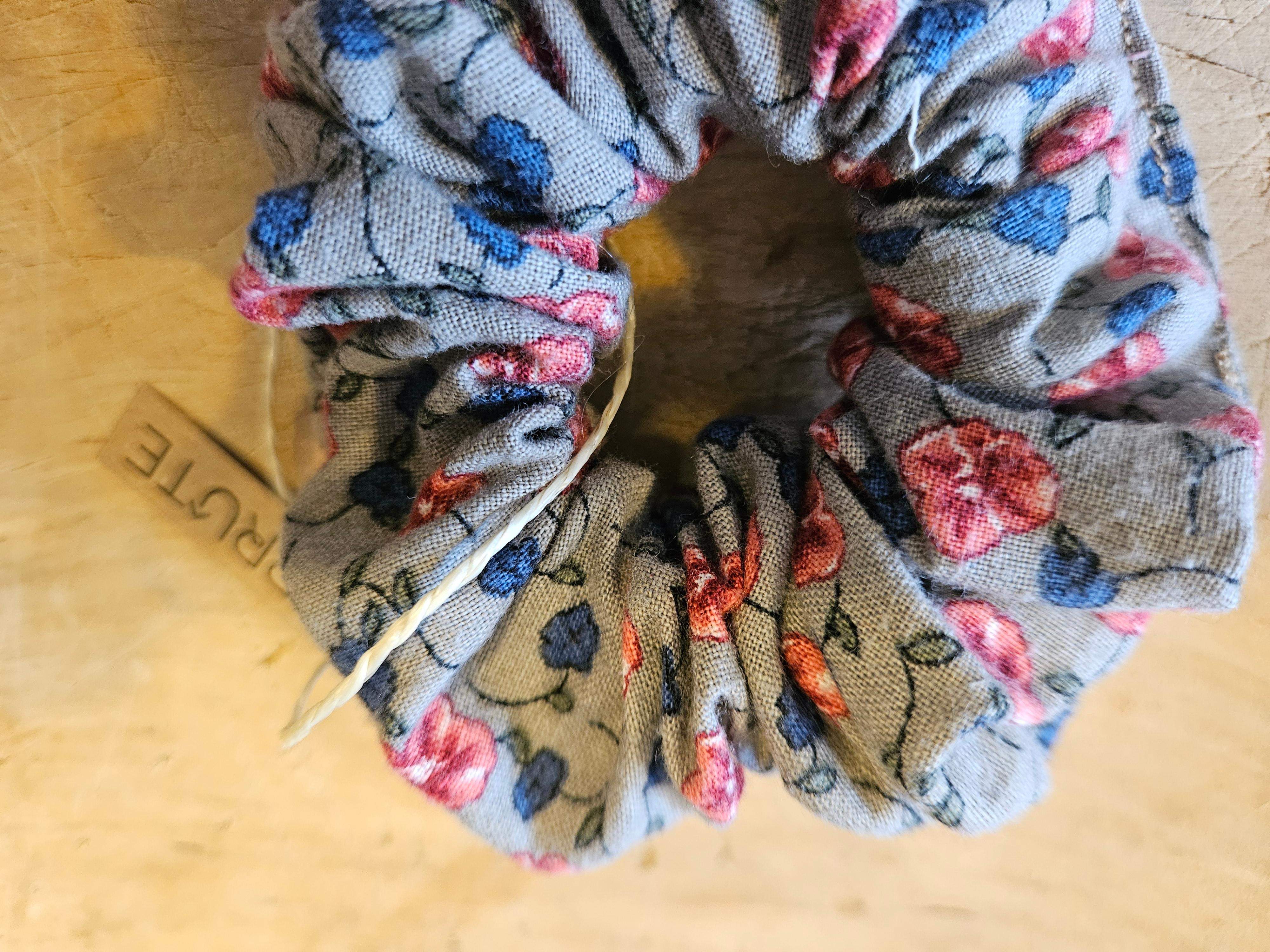 Gumka szara-kwiatki 1