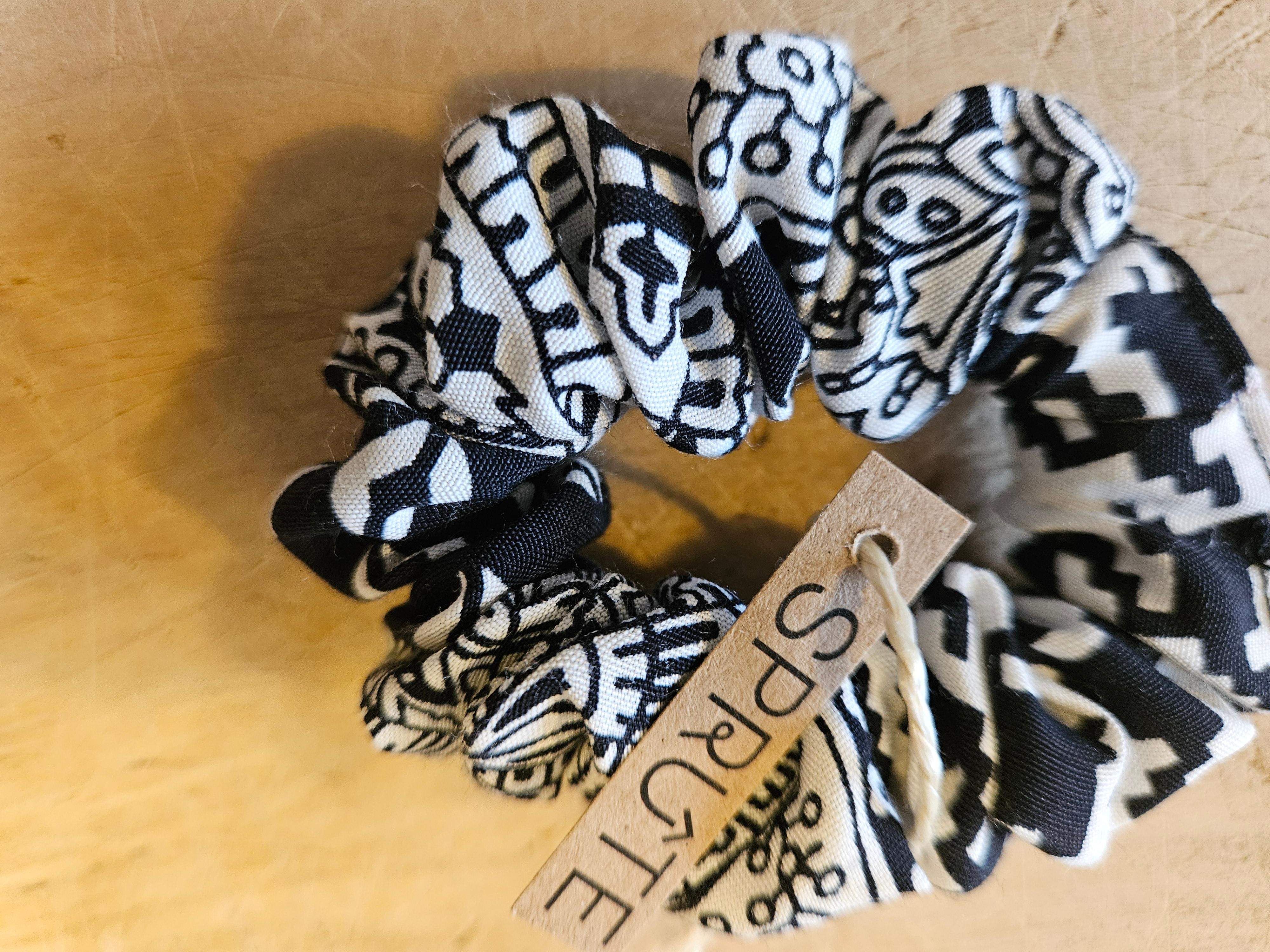 Gumka czarno-białe wzorki 1