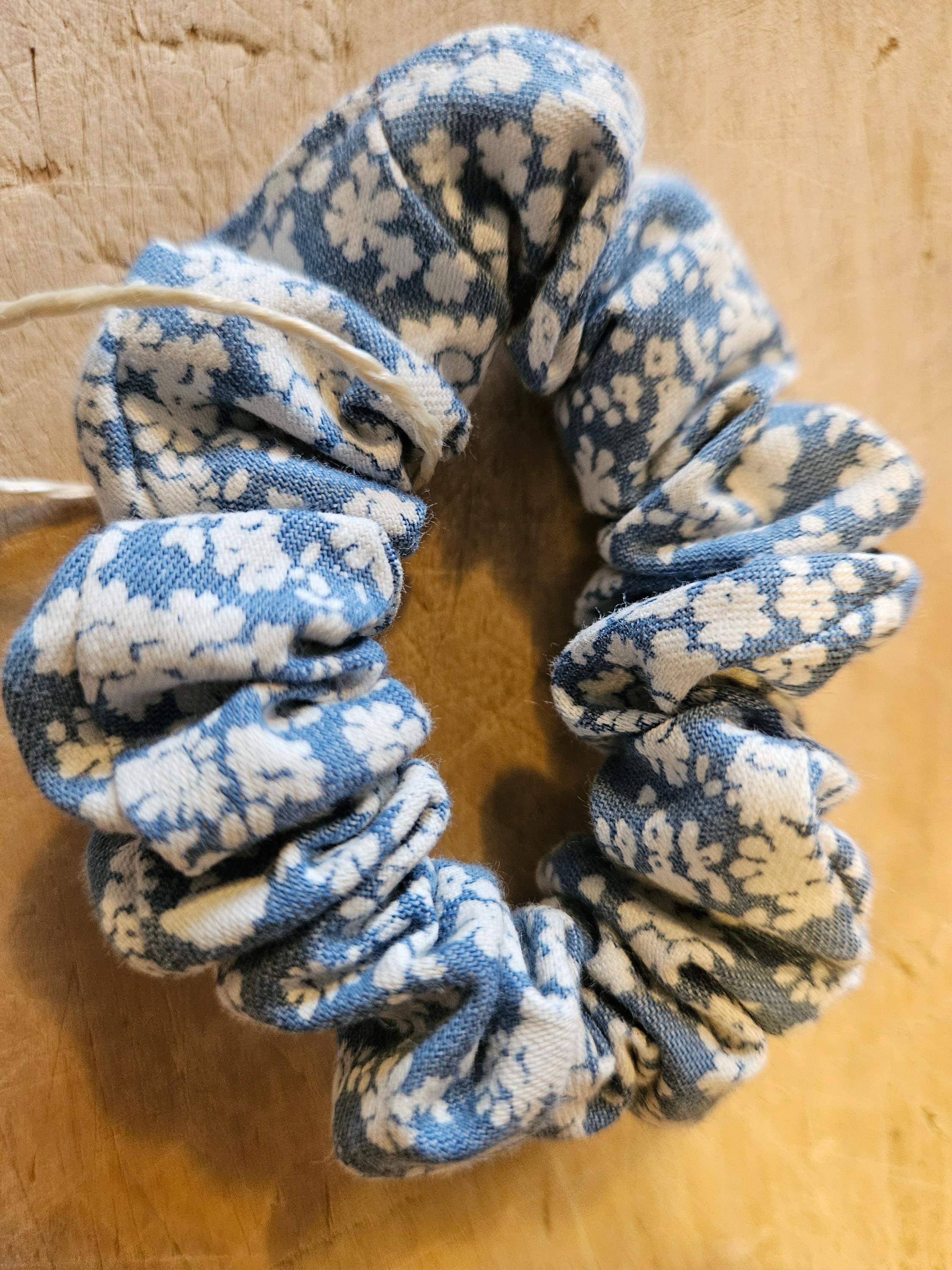 Gumka błękit-kwiatki 1