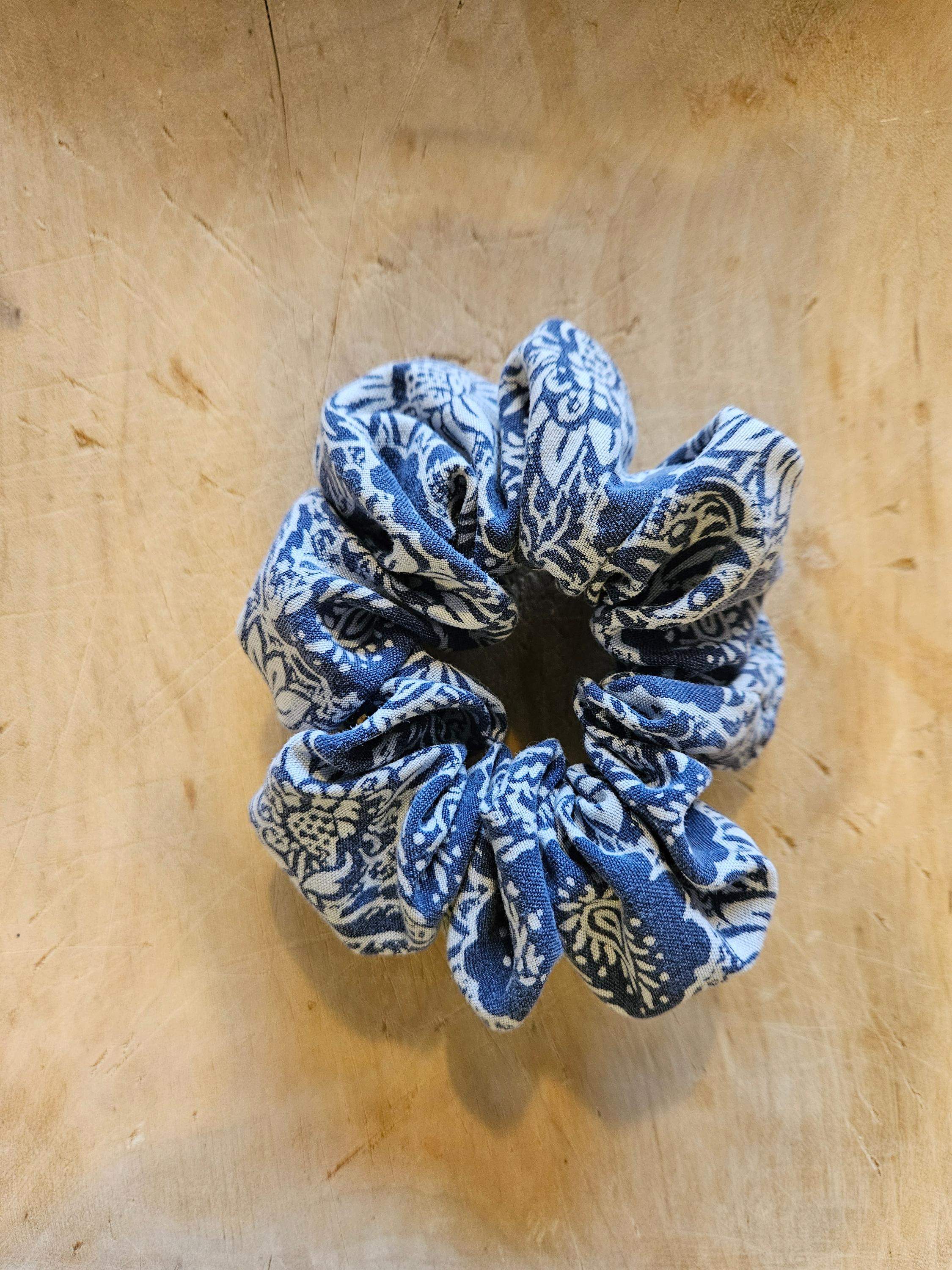 Gumka niebieska-kwiatki 0