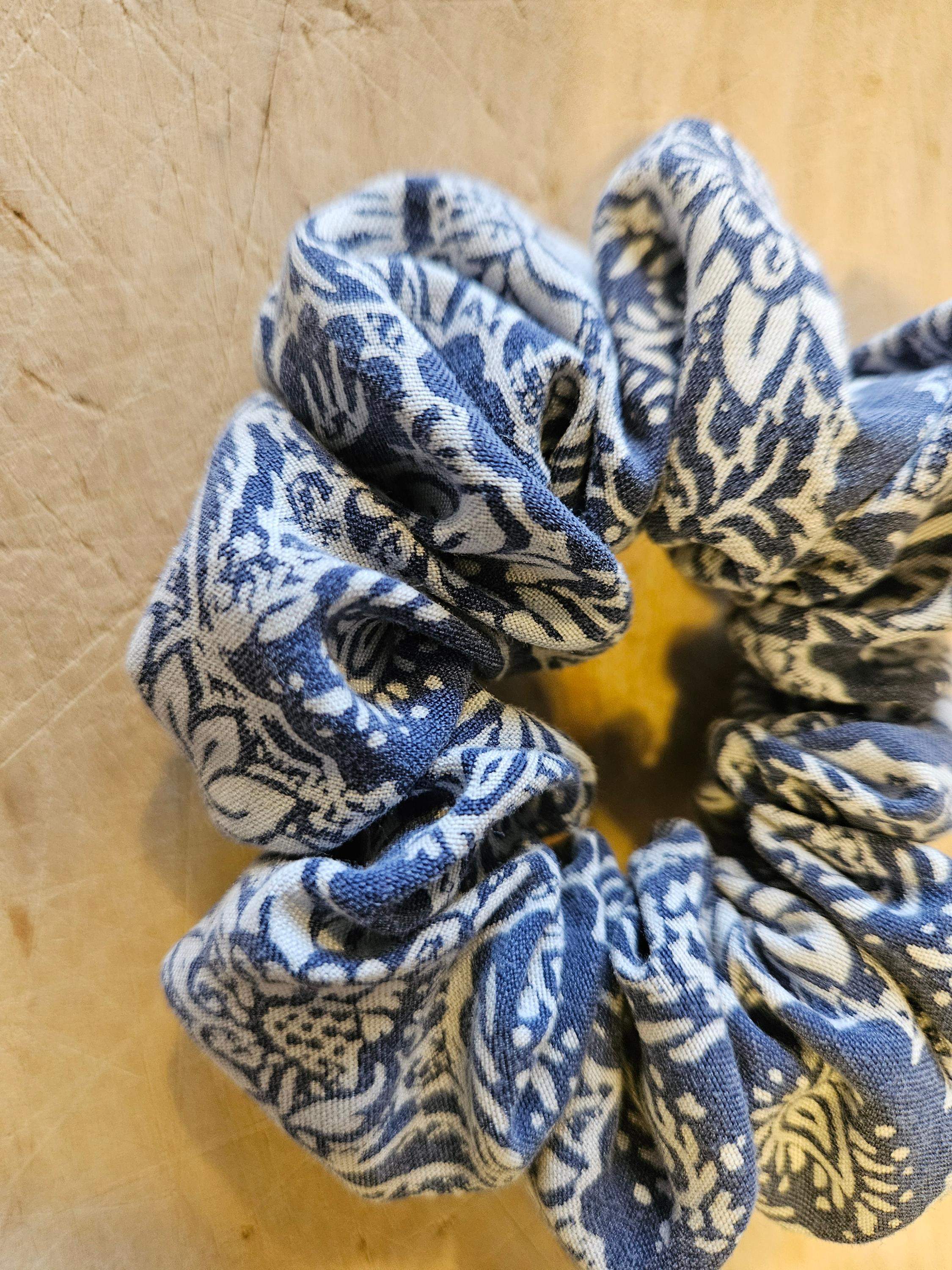 Gumka niebieska-kwiatki 1