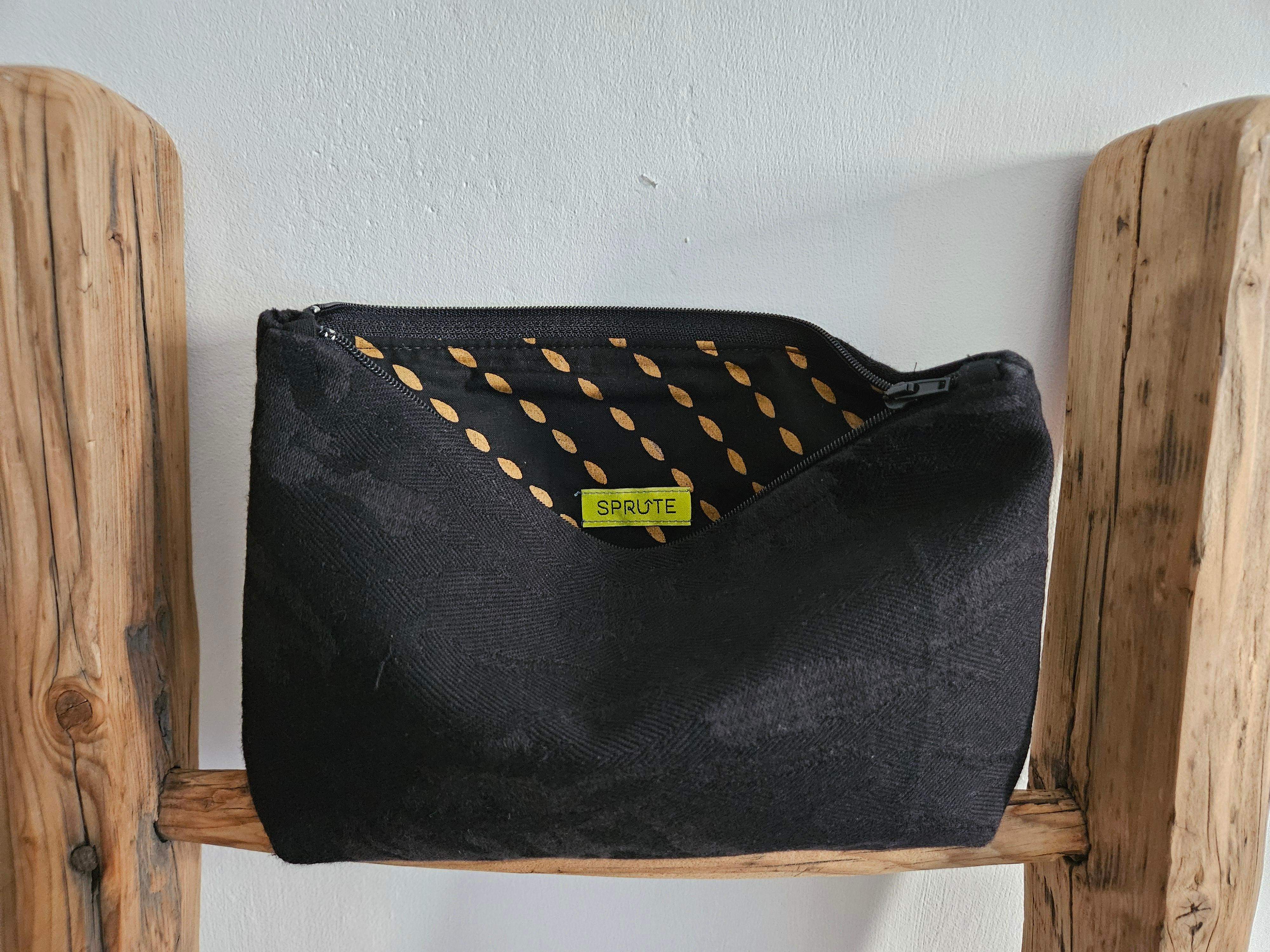 Kosmetyczka czarna II 3