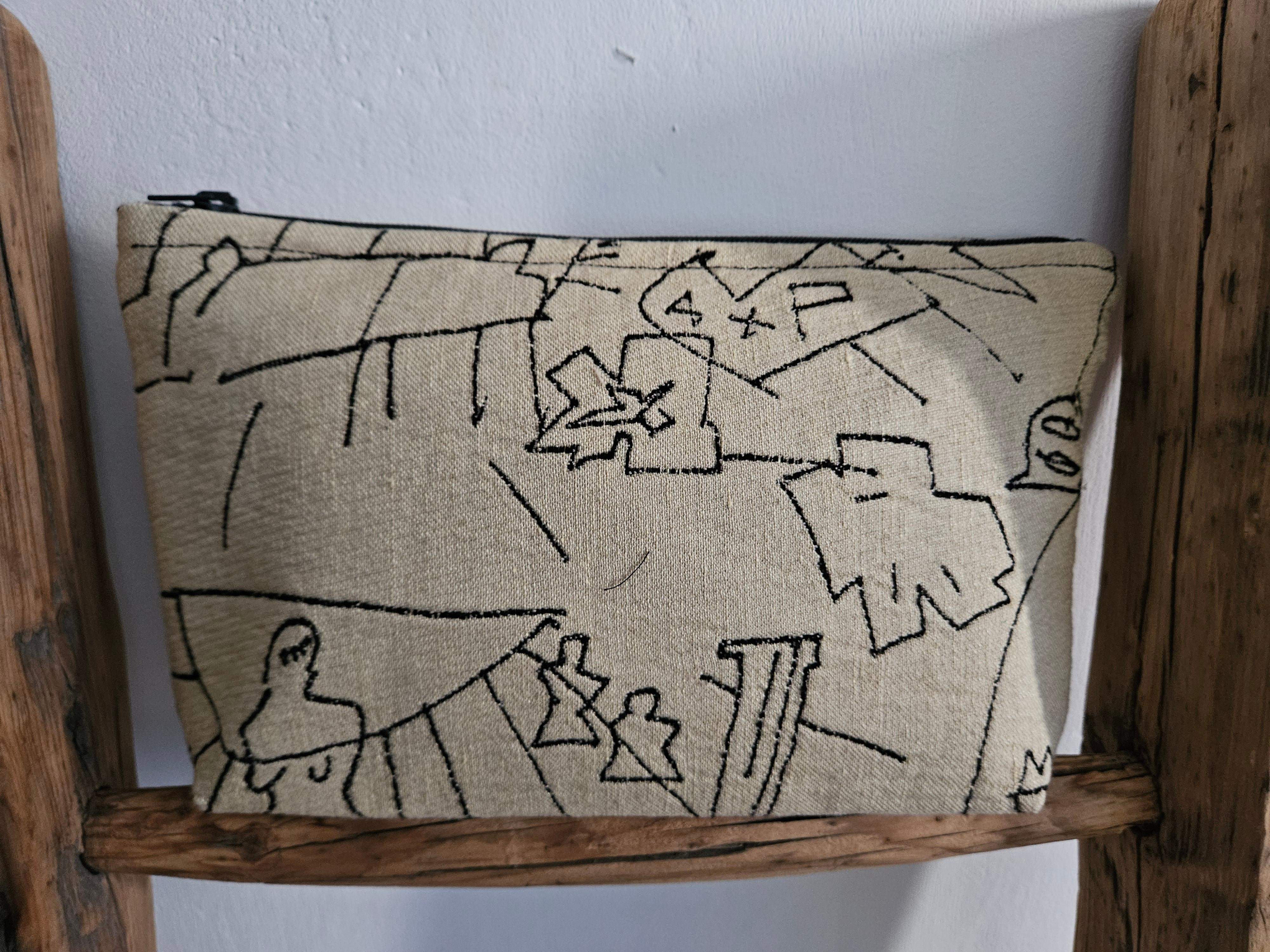 Kosmetyczka rysunki naskalne 0