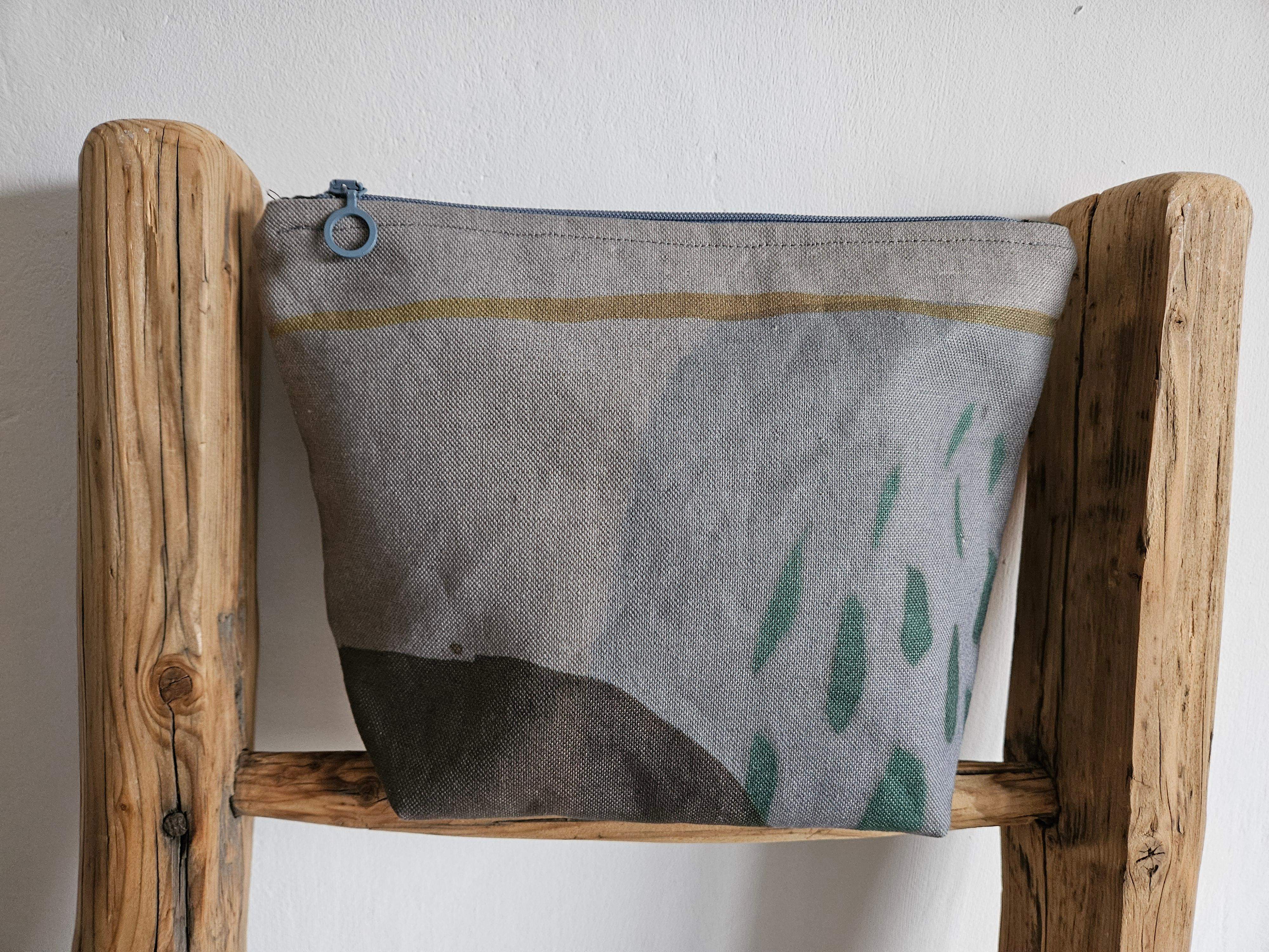 Kosmetyczka szare-brązy 1