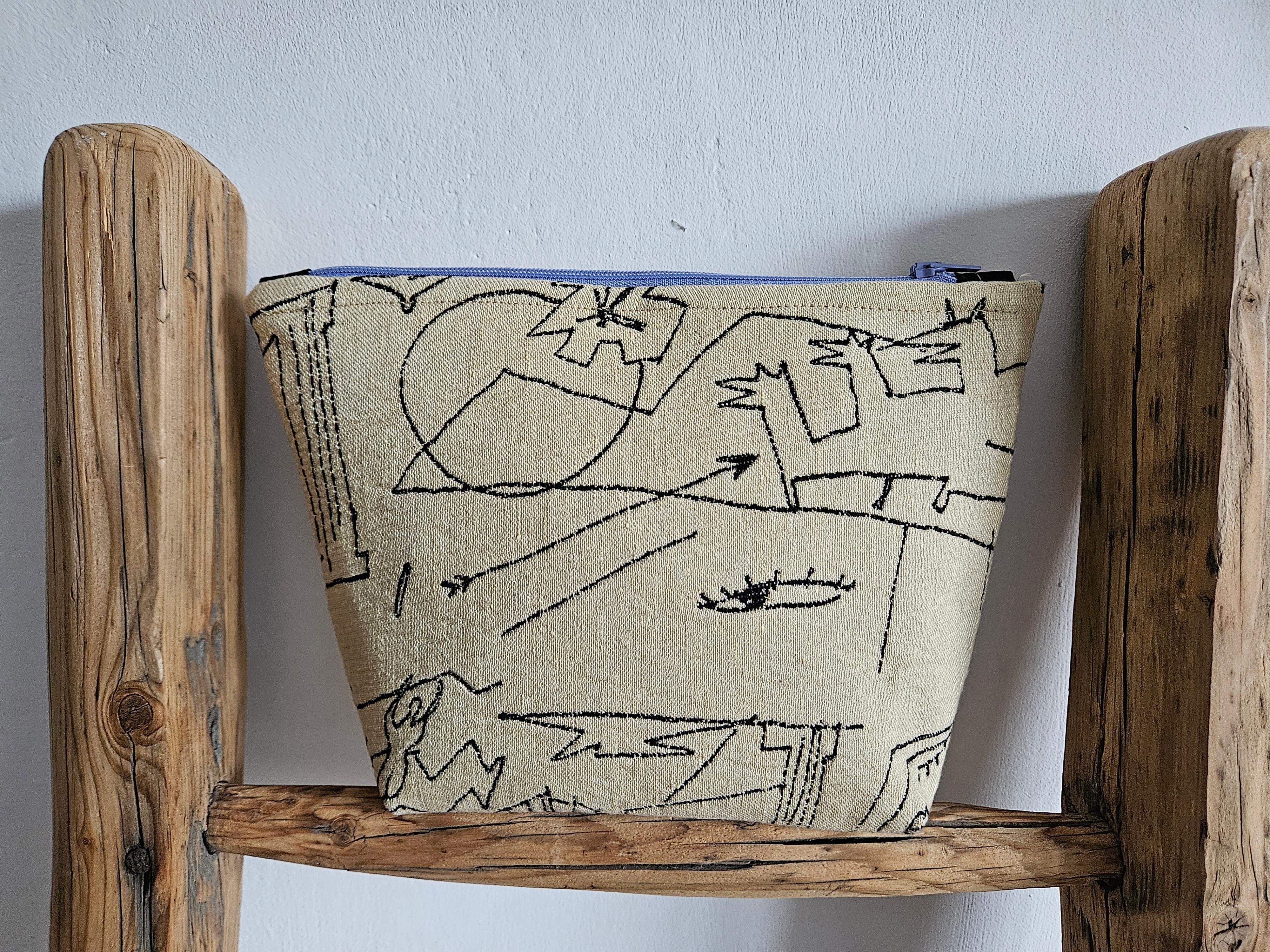 Kosmetyczka rysunki naskalne 0