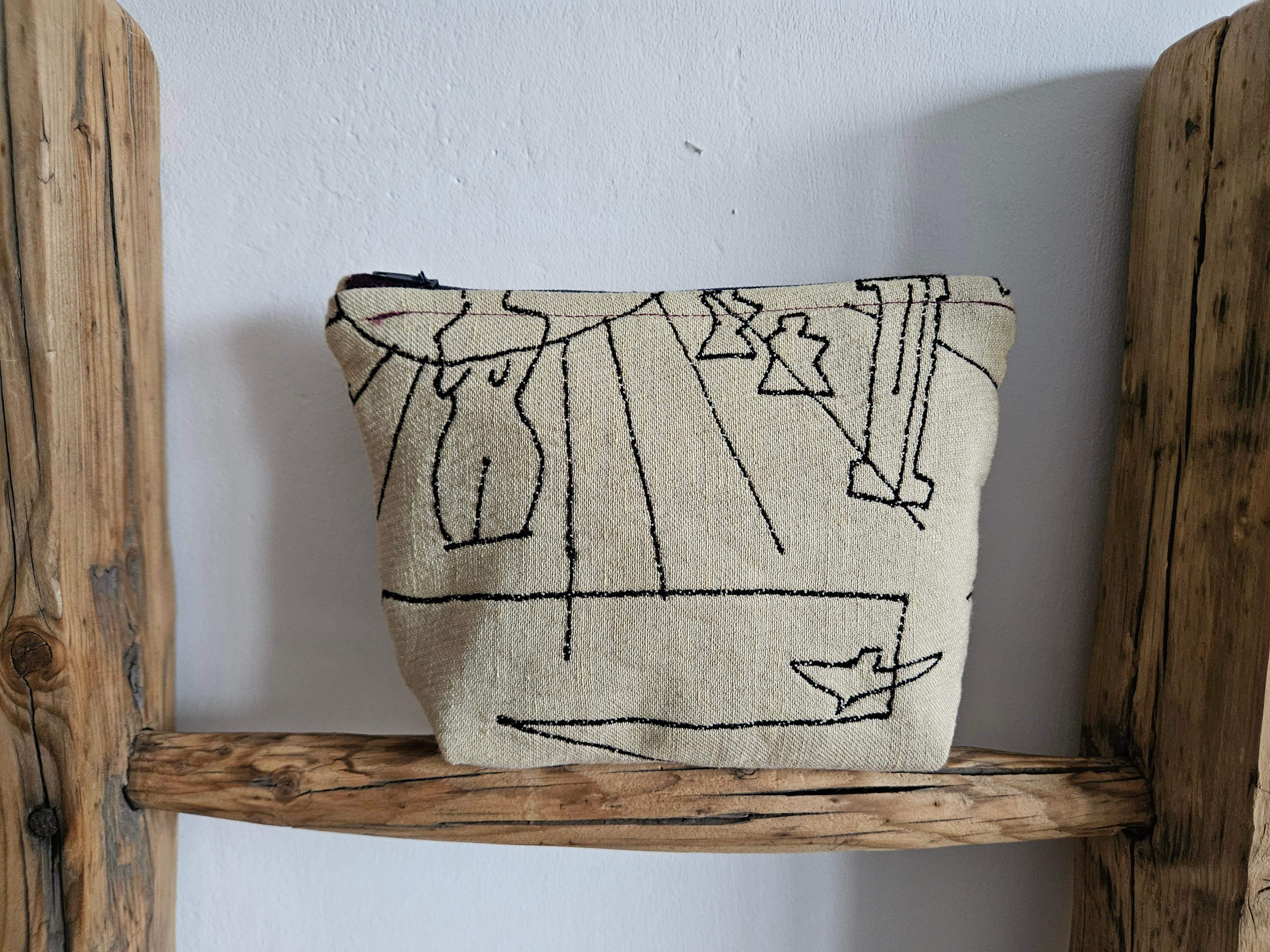 Kosmetyczka rysunki naskalne II 1