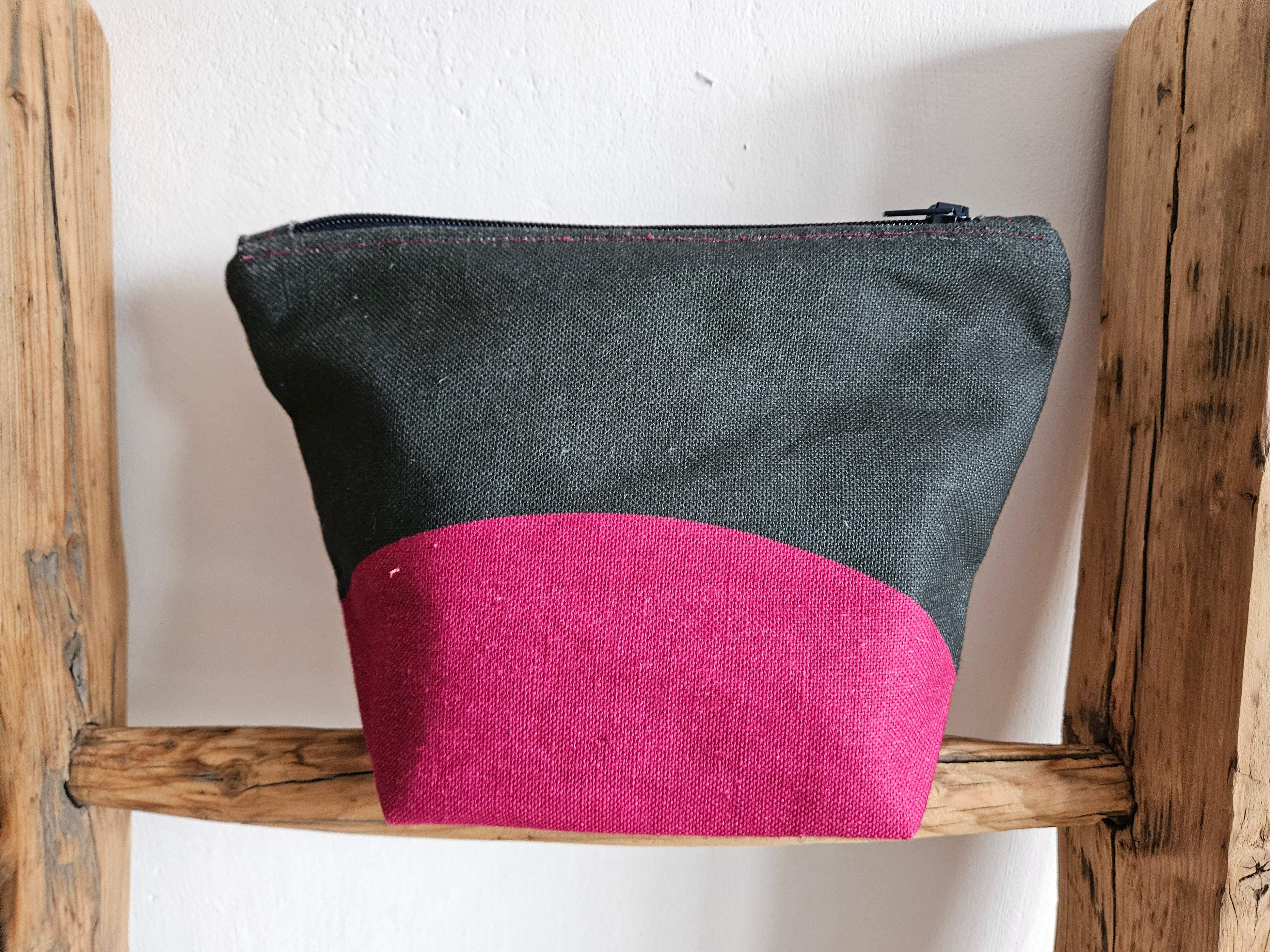 Kosmetyczka różowo-ciemno-zgniłozielona 0