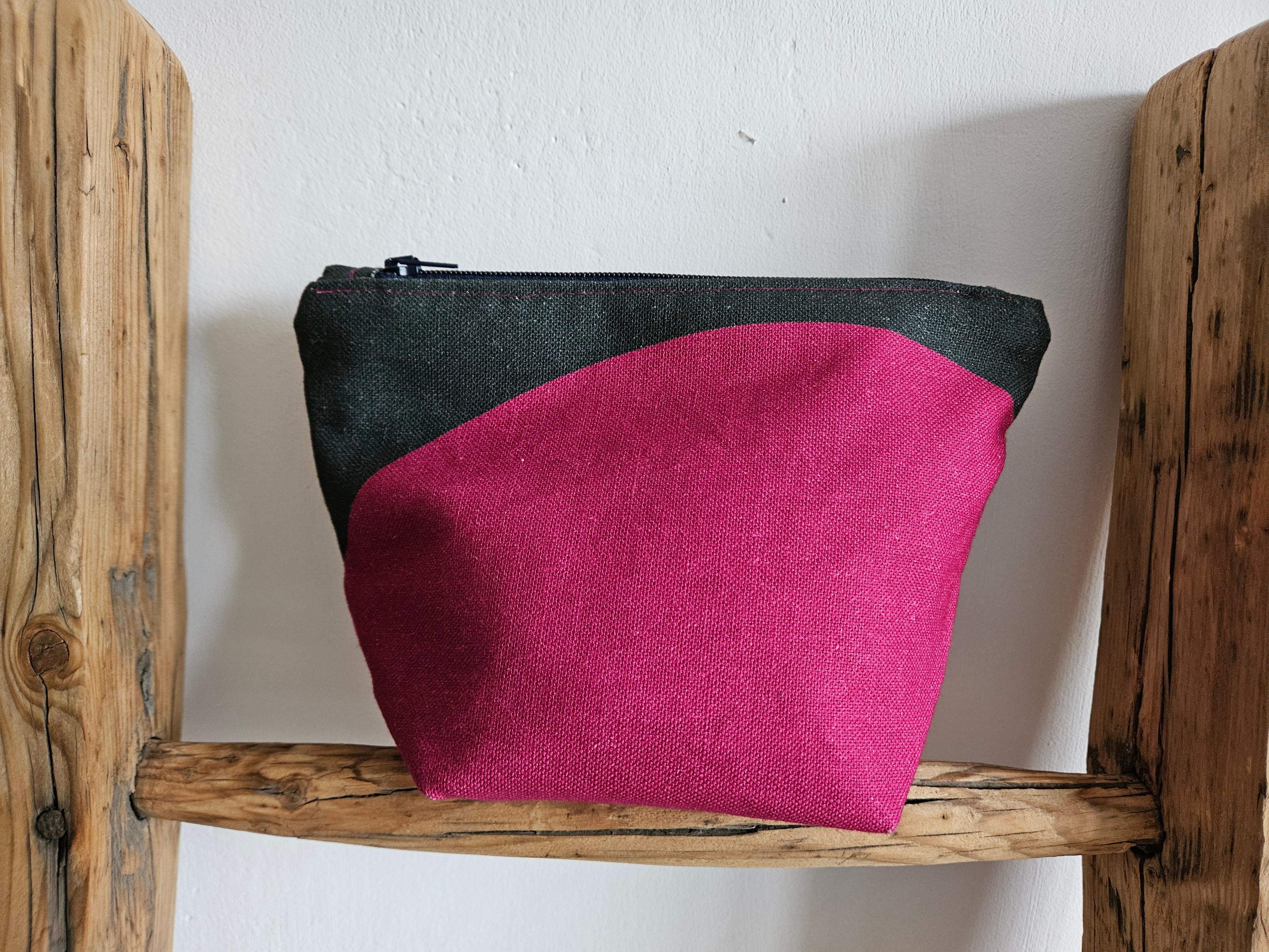 Kosmetyczka różowo-ciemno-zgniłozielona 1