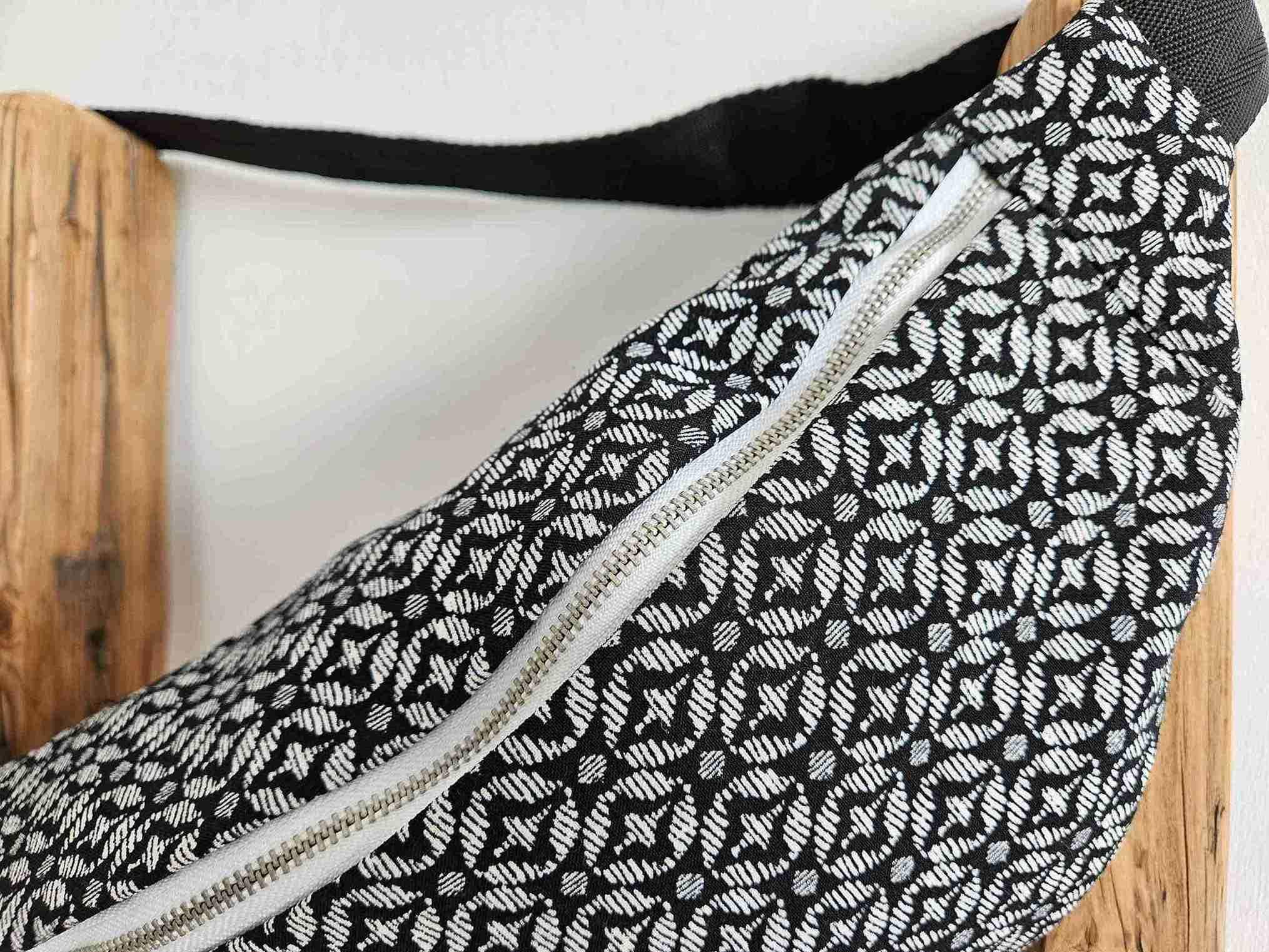 Nerka duża czarno-biała 1