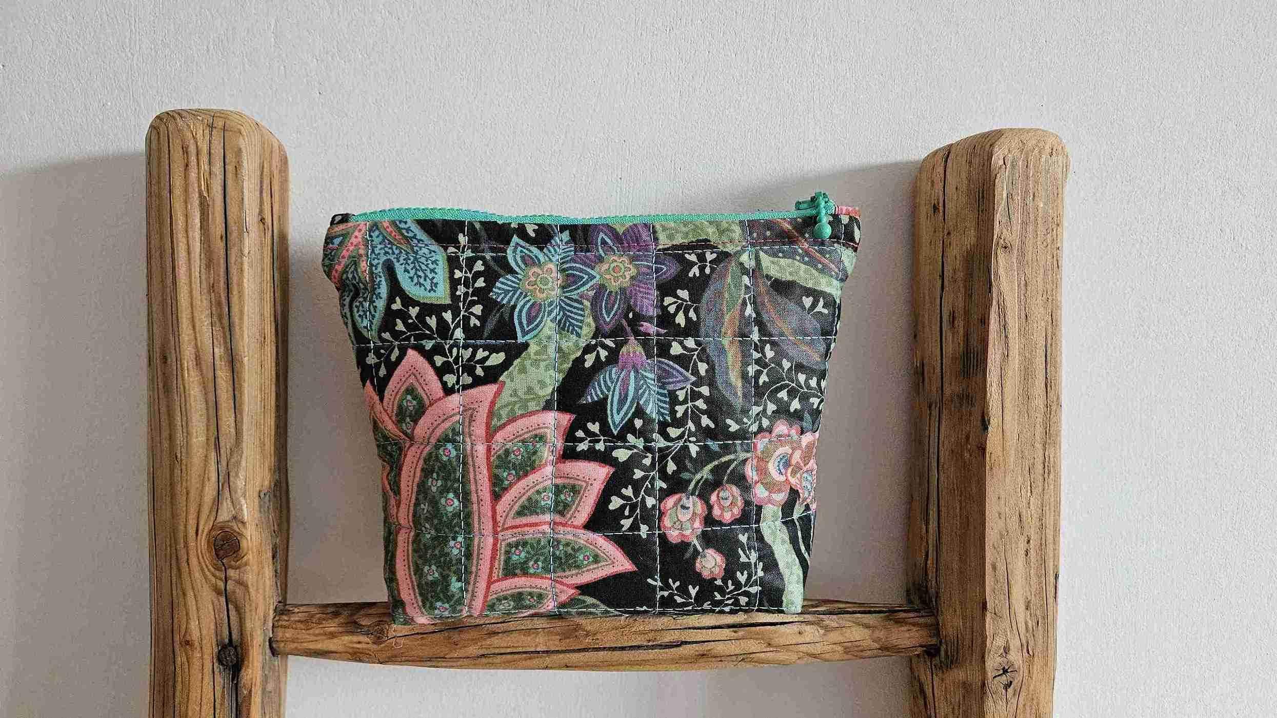 Kosmetyczka pikowana kwiaty I 0