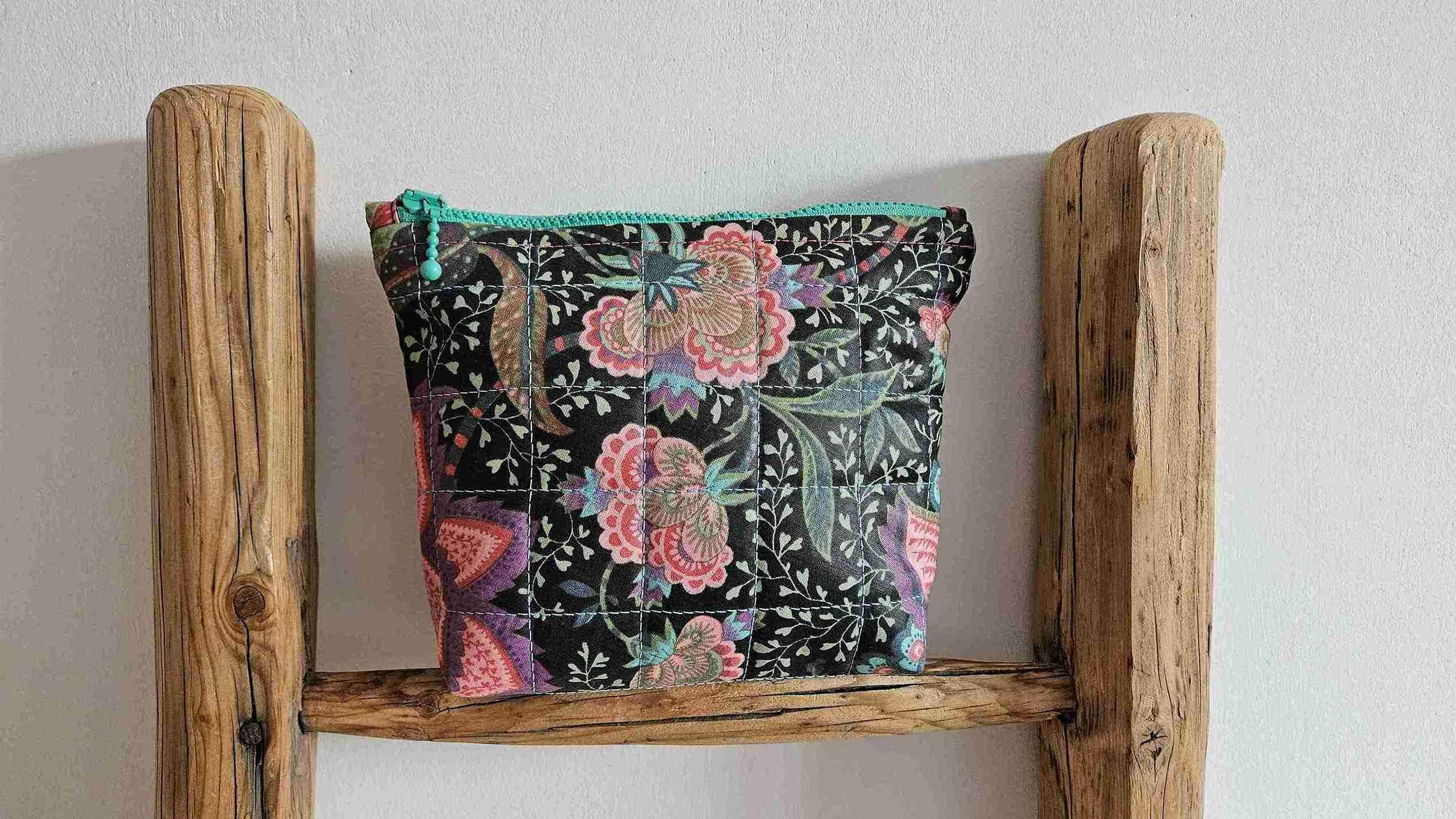 Kosmetyczka pikowana kwiaty I 1