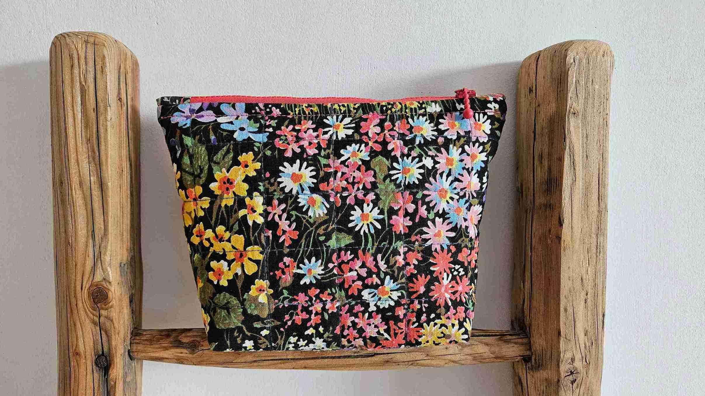 Kosmetyczka pikowana łąka kwietna 0