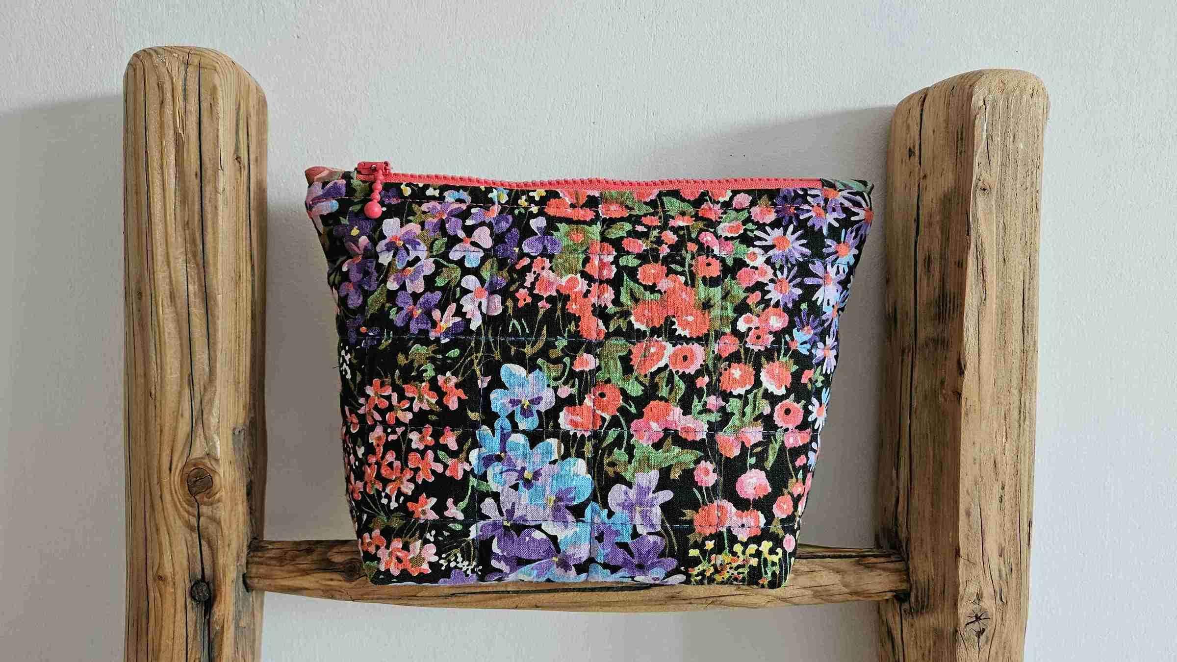 Kosmetyczka pikowana łąka kwietna 1