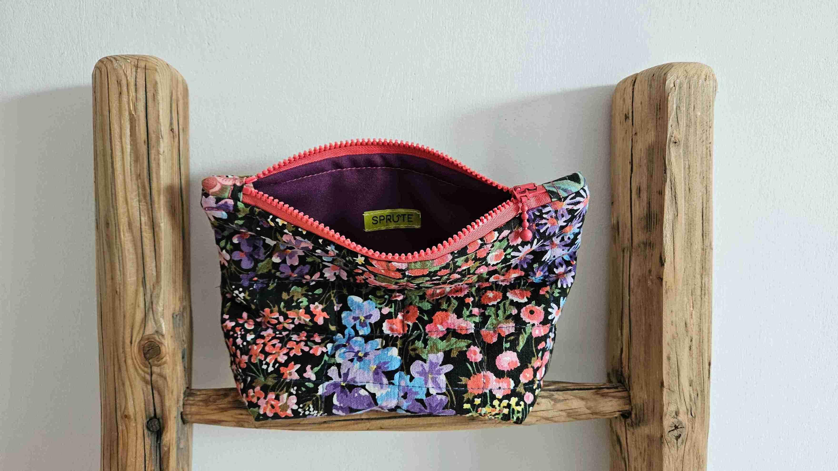 Kosmetyczka pikowana łąka kwietna 2