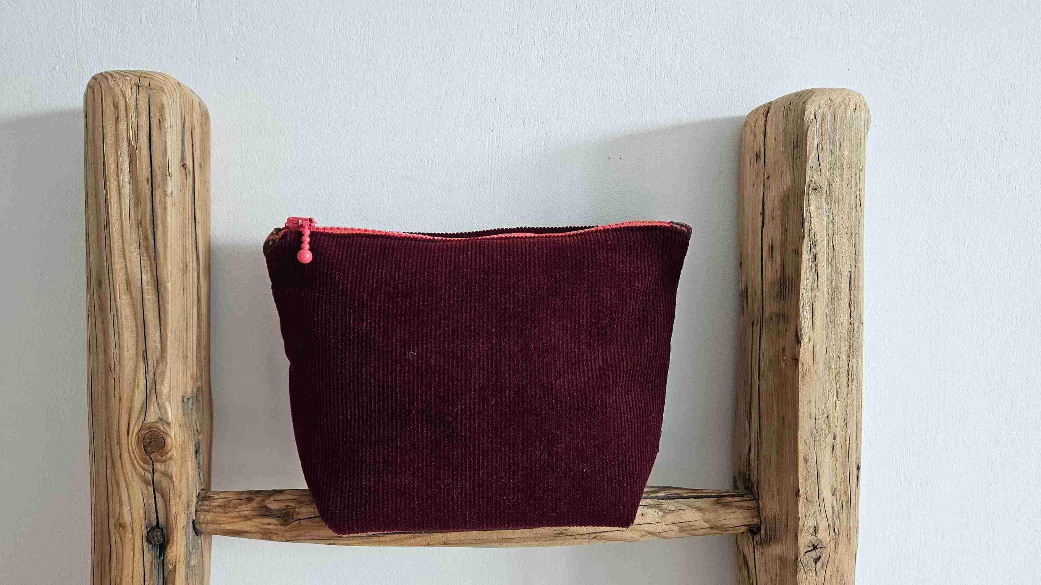 Kosmetyczka bordowa sztruks 0