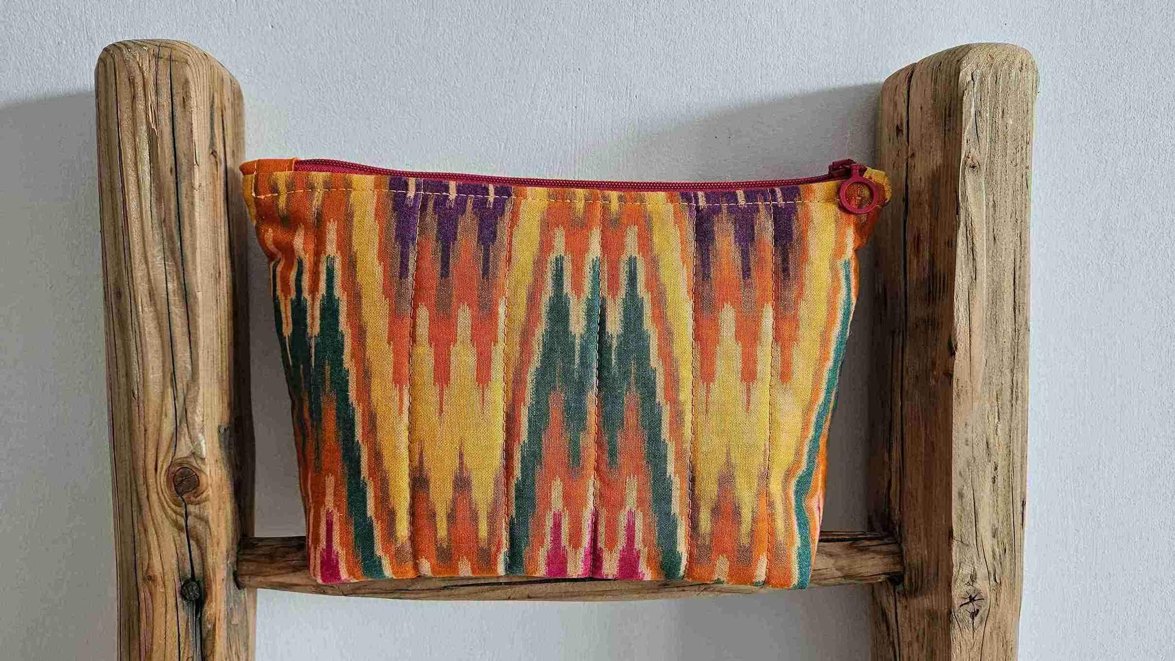 Kosmetyczka pikowana kolorowy ogień 1