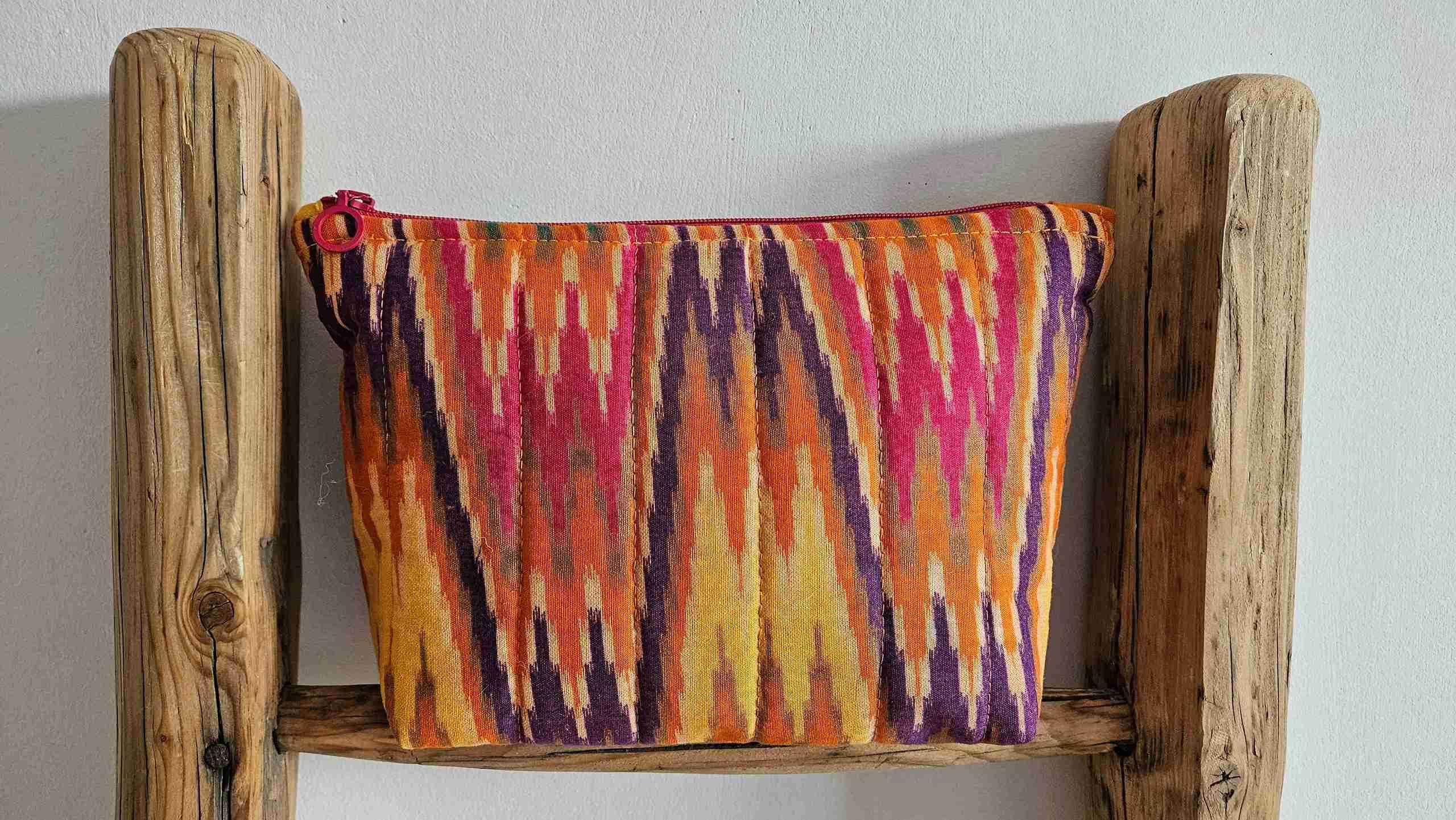 Kosmetyczka pikowana kolorowy ogień 0