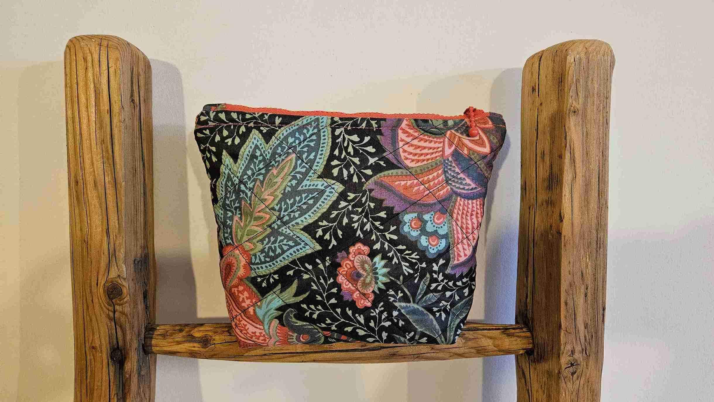 Kosmetyczka pikowana kwiaty II 1