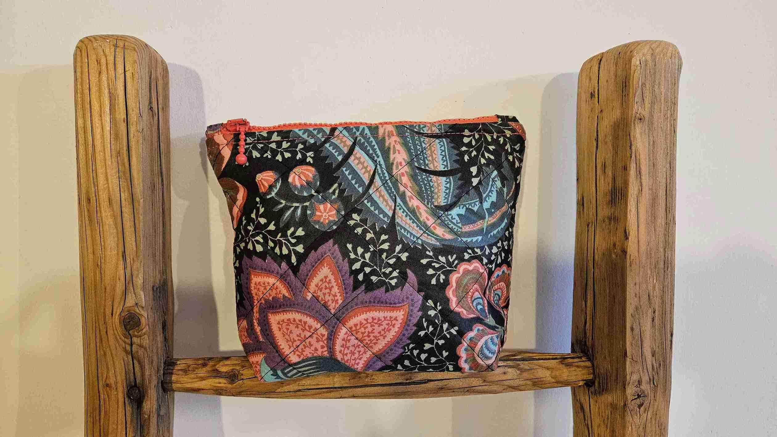 Kosmetyczka pikowana kwiaty II 0