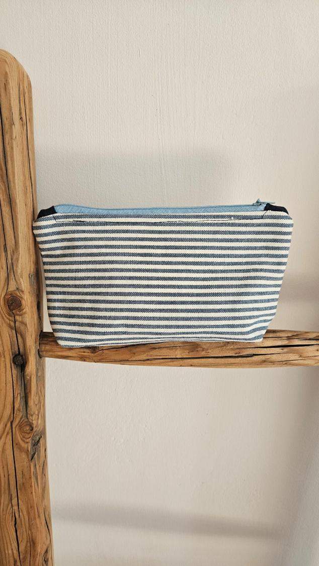 Kosmetyczka błękitne paski 0