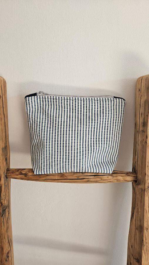 Kosmetyczka błękitne paski L 0